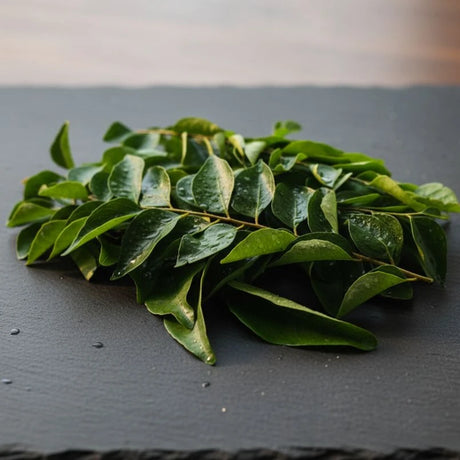 Fresh Curry Leaves / Karuvepilai - 30g